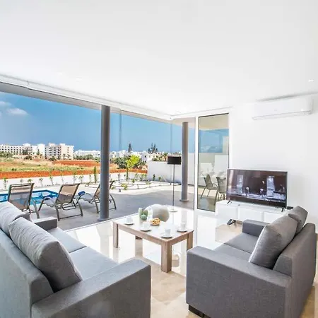In Sleeps 7 With Pool Air Con And Wifi Protaras