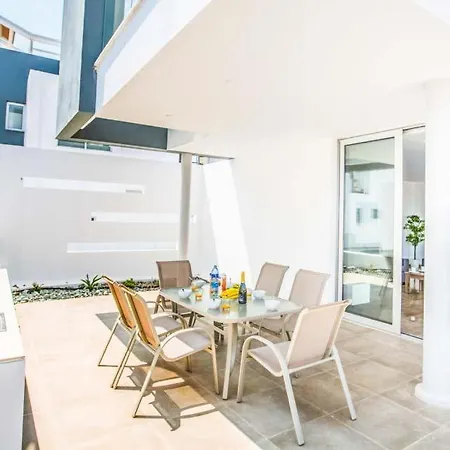 In Sleeps 7 With Pool Air Con And Wifi * Protaras