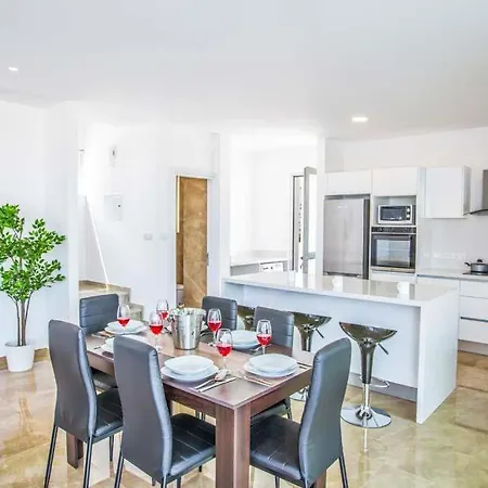 In Sleeps 7 With Pool Air Con And Wifi Protaras