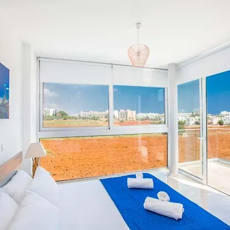 In Sleeps 7 With Pool Air Con And Wifi Villa Protaras
