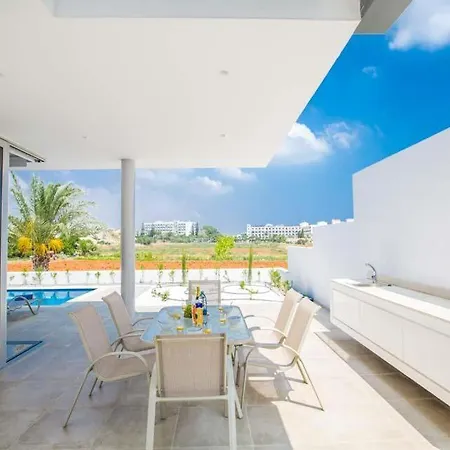 In Sleeps 7 With Pool Air Con And Wifi Βίλα *