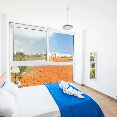 In Sleeps 7 With Pool Air Con And Wifi Πρωταράς