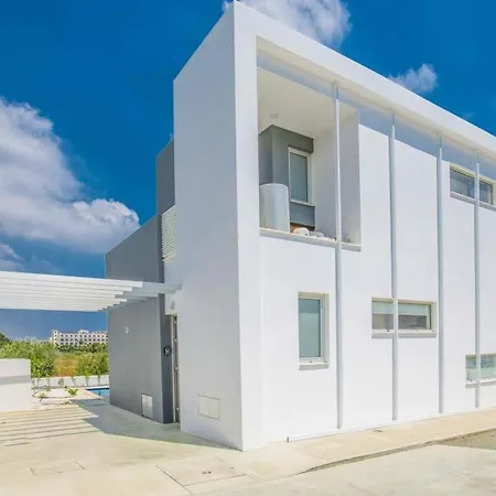 Βίλα In Sleeps 7 With Pool Air Con And Wifi *