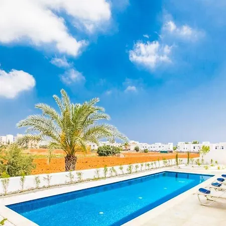 In Sleeps 7 With Pool Air Con And Wifi Βίλα *