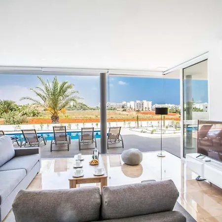 Βίλα In Sleeps 7 With Pool Air Con And Wifi Πρωταράς