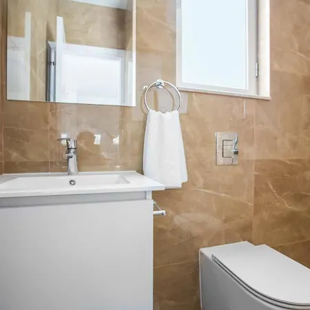 In Sleeps 7 With Pool Air Con And Wifi * Πρωταράς